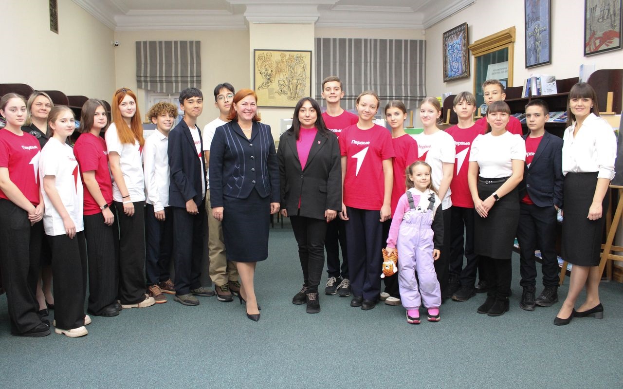 Соглашение о сотрудничестве подписали Дальневосточная государственная научная библиотека и Региональное отделение Общероссийского общественно-государственного движения детей и молодёжи "Движение первых"