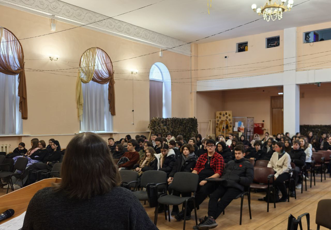 Историко-патриотическое мероприятие для молодёжи «Слава героям России!» в Хабаровском промышленно-экономическом техникуме